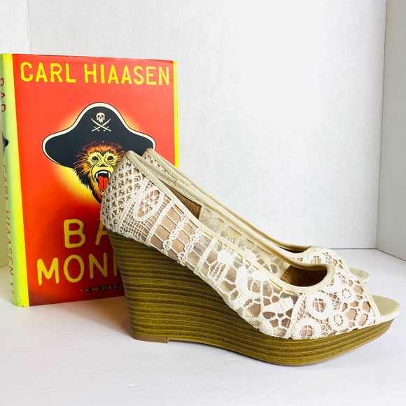 American Eagle Cream Lace Open Toe Wedges Size 7.5 - Picture 1 of 4